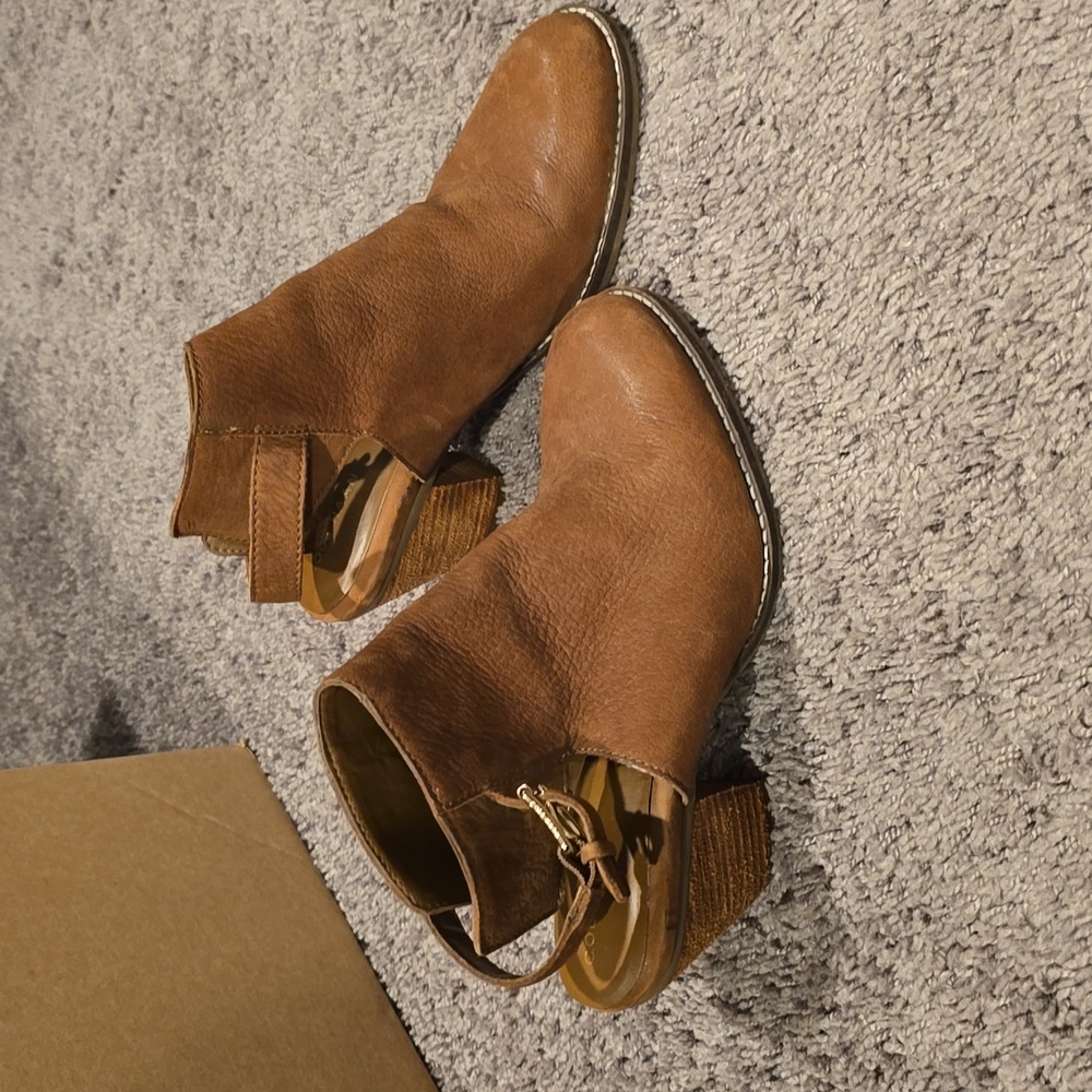 COLE HAAN leather booties